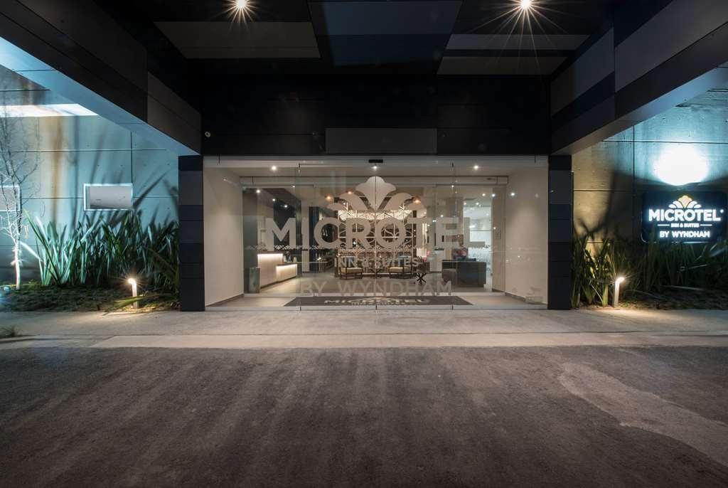 Microtel Inn & Suites By Wyndham Irapuato Exterior photo