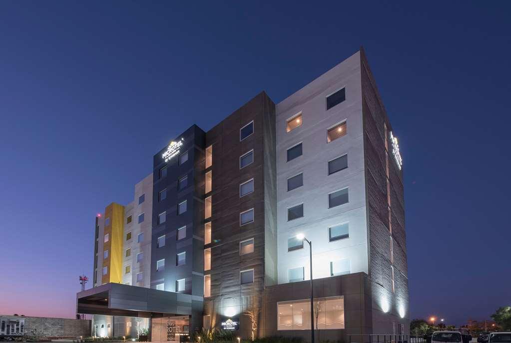 Microtel Inn & Suites By Wyndham Irapuato Exterior photo